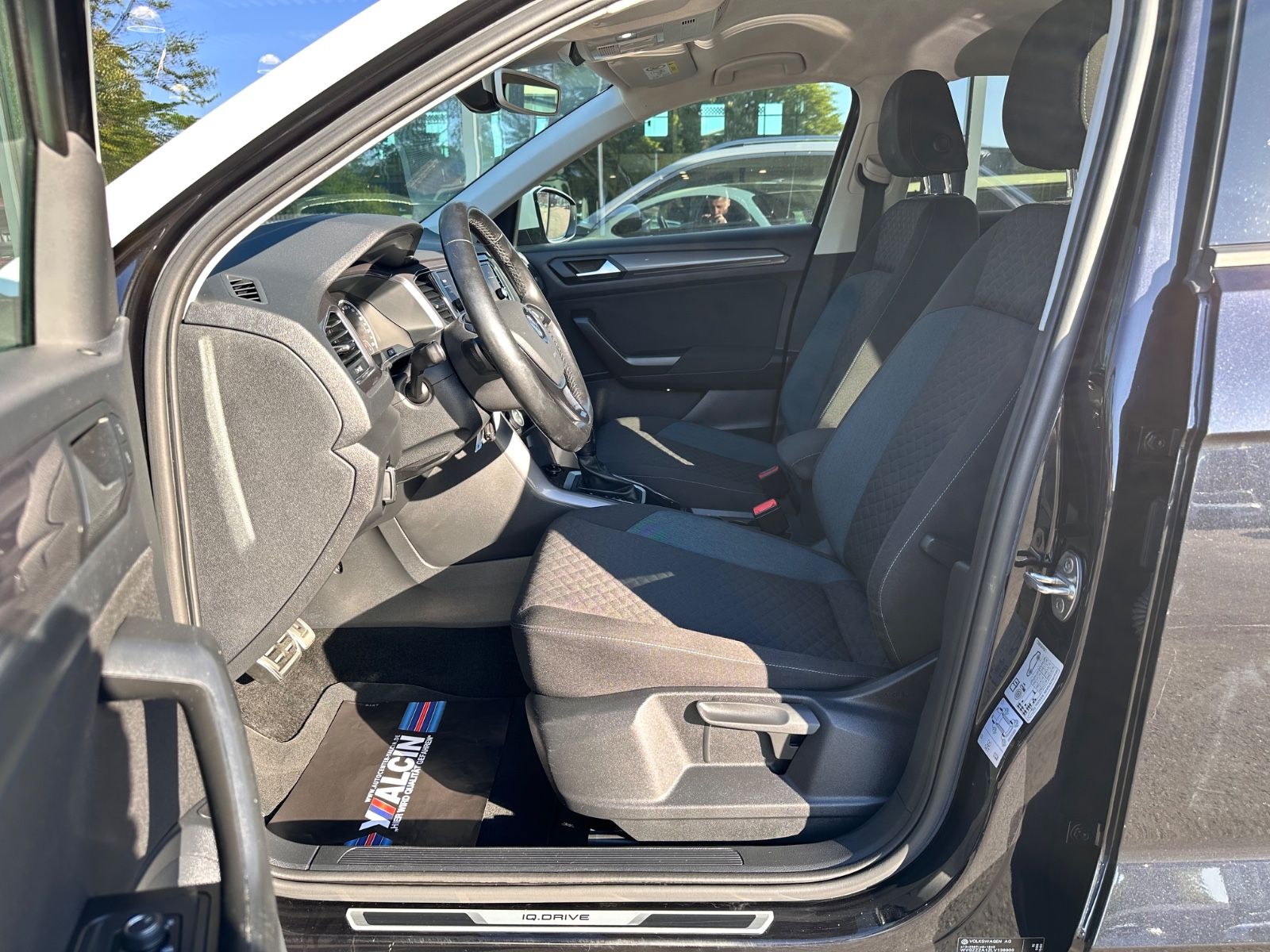 Volkswagen T-Roc 2.0 TDI SCR DSG IQ.DRIVE - Samsaru's Car Outlet