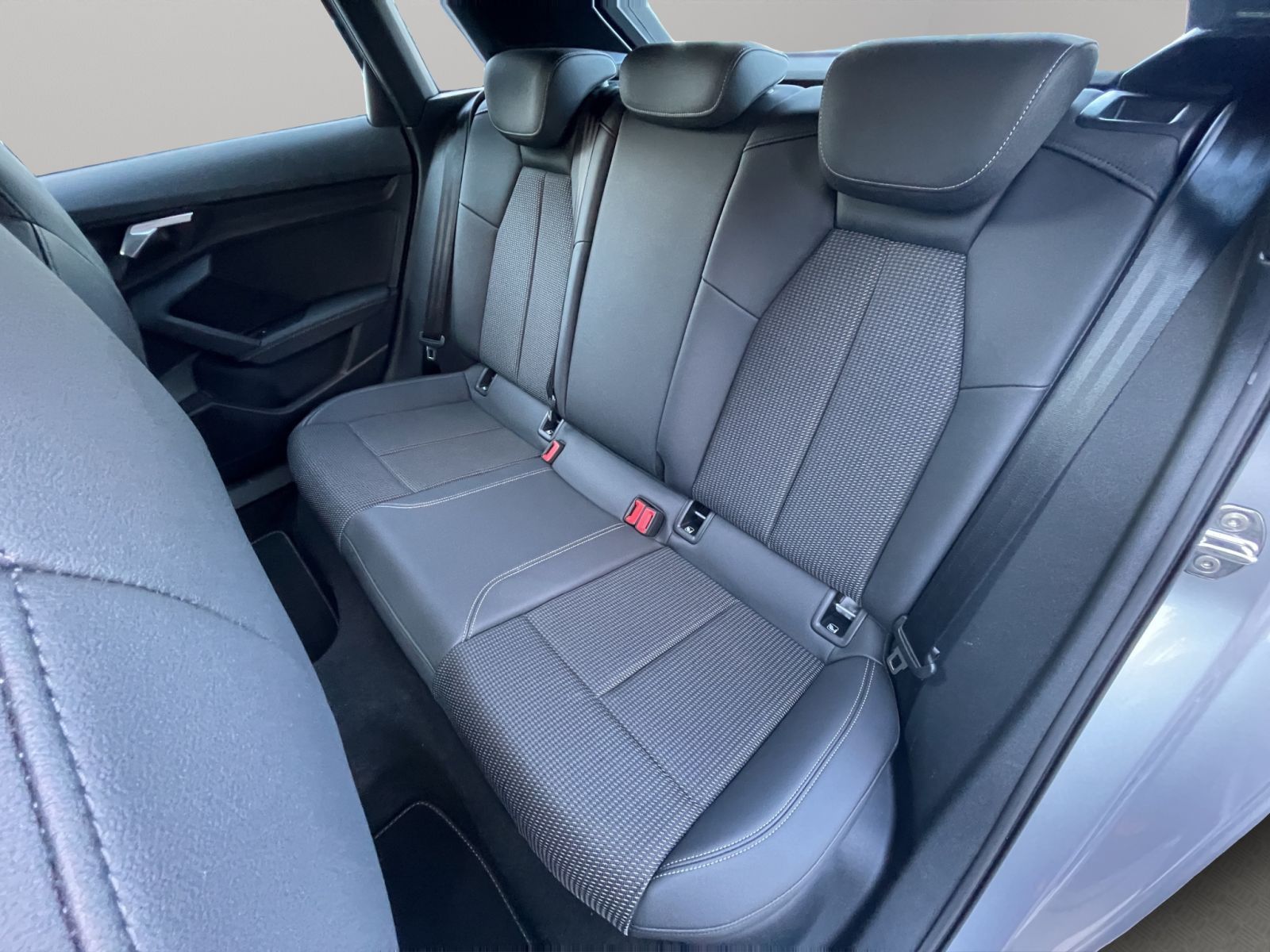 Audi A3 Sportback 30 TFSI LED Navi PDC+ Teilleder