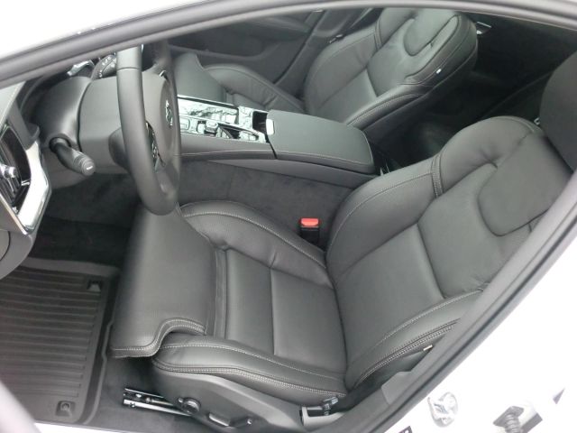 Volvo V60 T6 AWD Ultra Dark*Business-Paket*360Grad*B+W