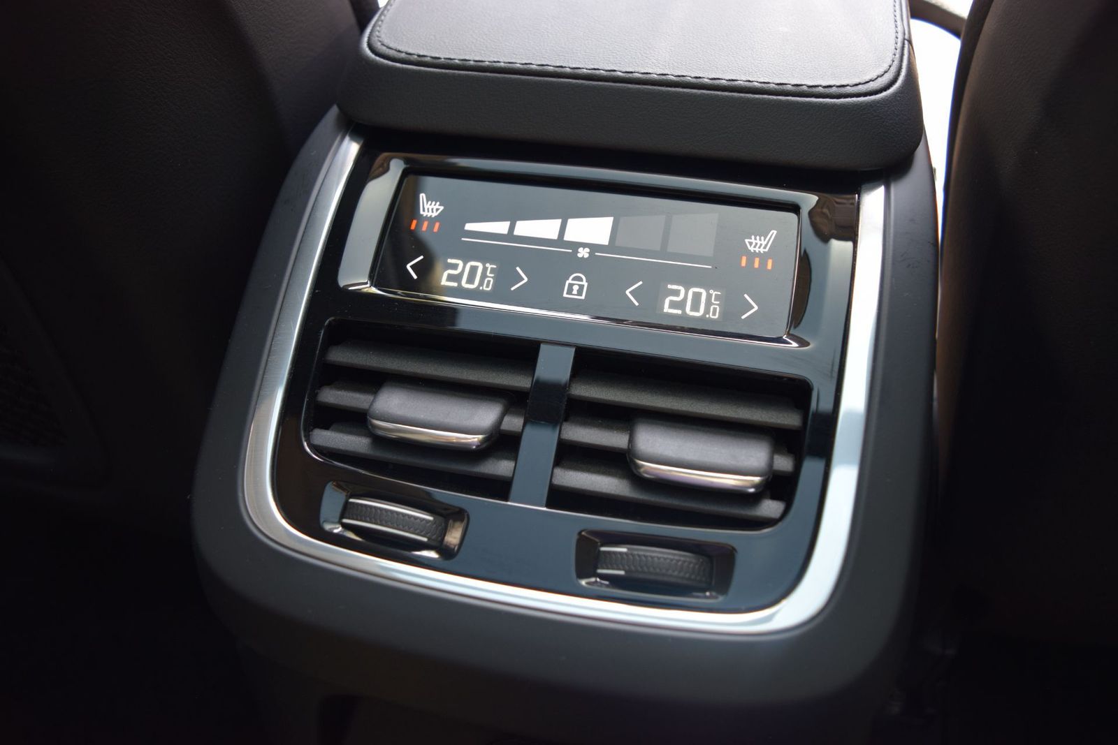 Volvo XC90 T8 AWD Plus Bright - Samsaru's Car Outlet