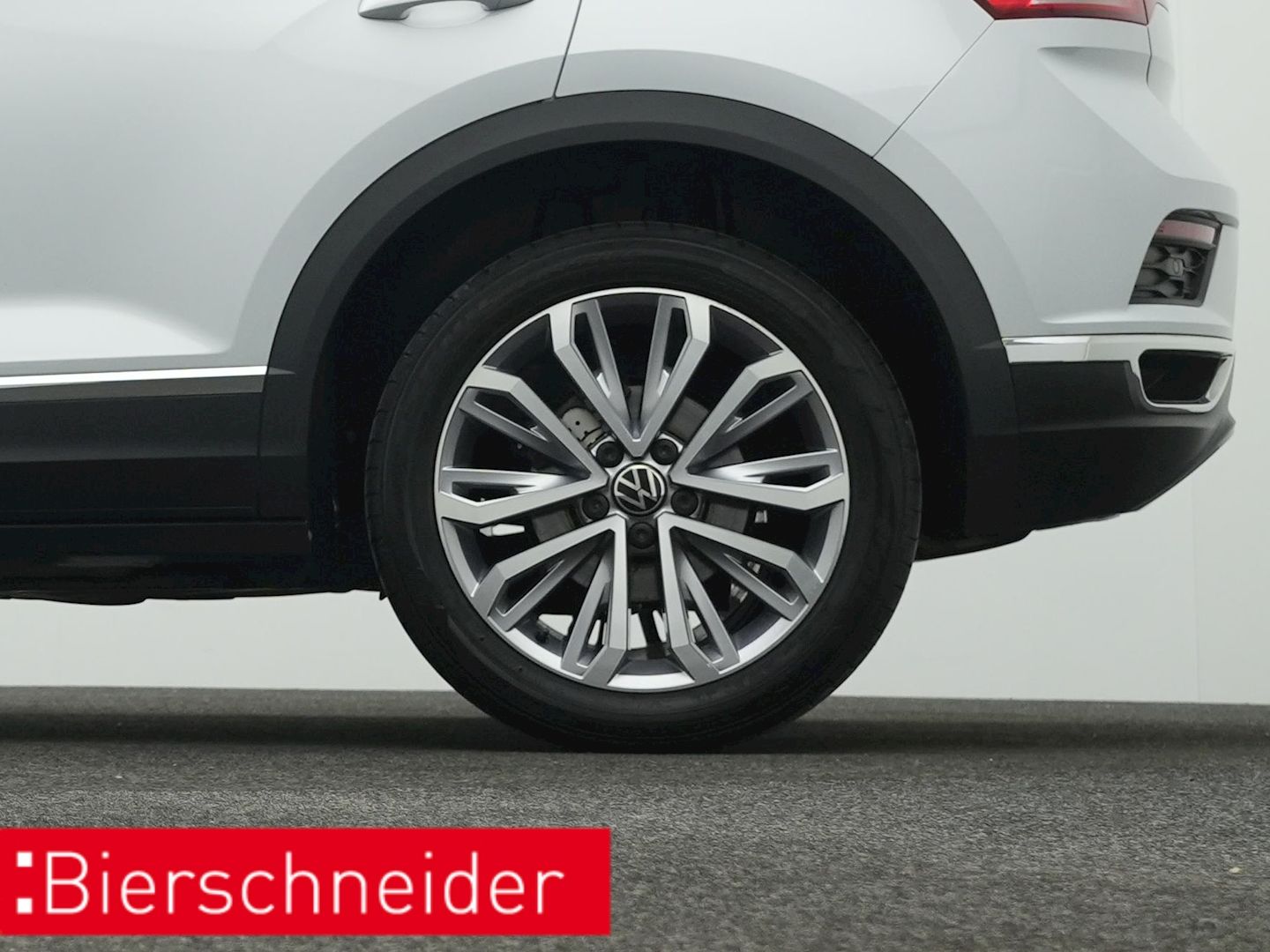 Volkswagen T-Roc 1.5 TSI Active - Samsaru's Car Outlet