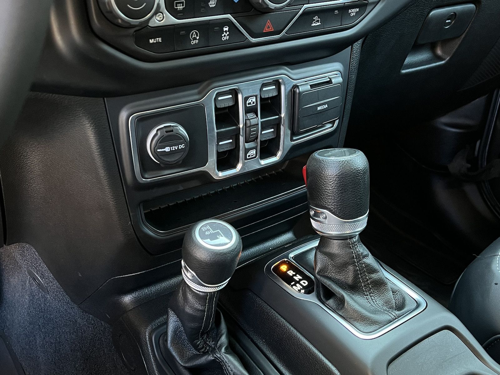 Jeep Gladiator 3,6l WILLYS 4x4 CarPlay AHK ALPINE LPG