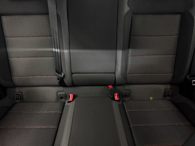Volkswagen T-Roc 1.5 TSI Sport - Samsaru's Car Outlet