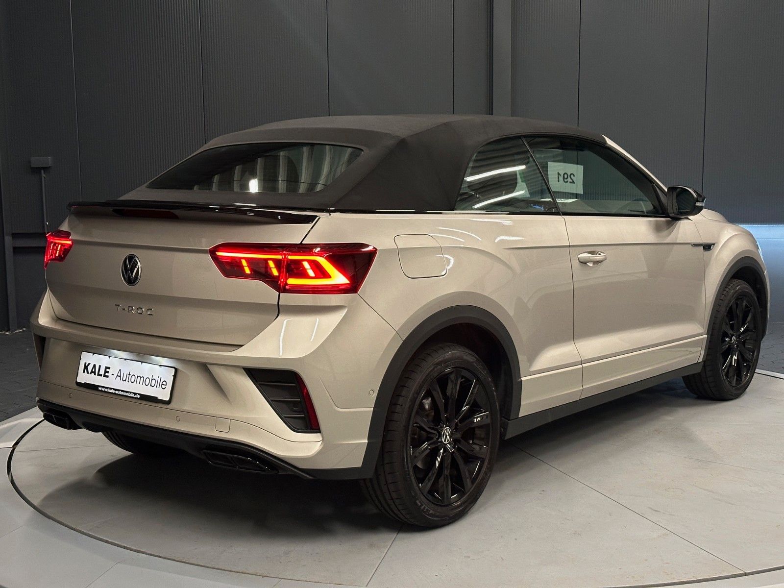 Volkswagen T-Roc R-Line Black - Samsaru's Car Outlet