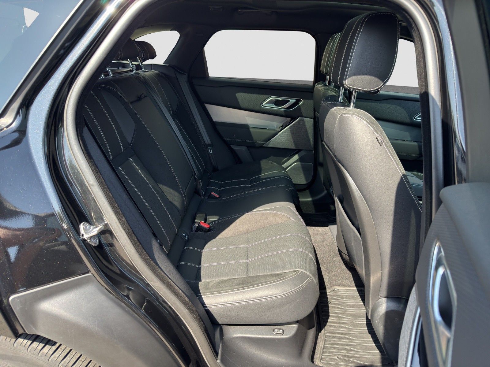 Range Rover Velar P250 R-Dynamic SE - Samsaru's Car Outlet