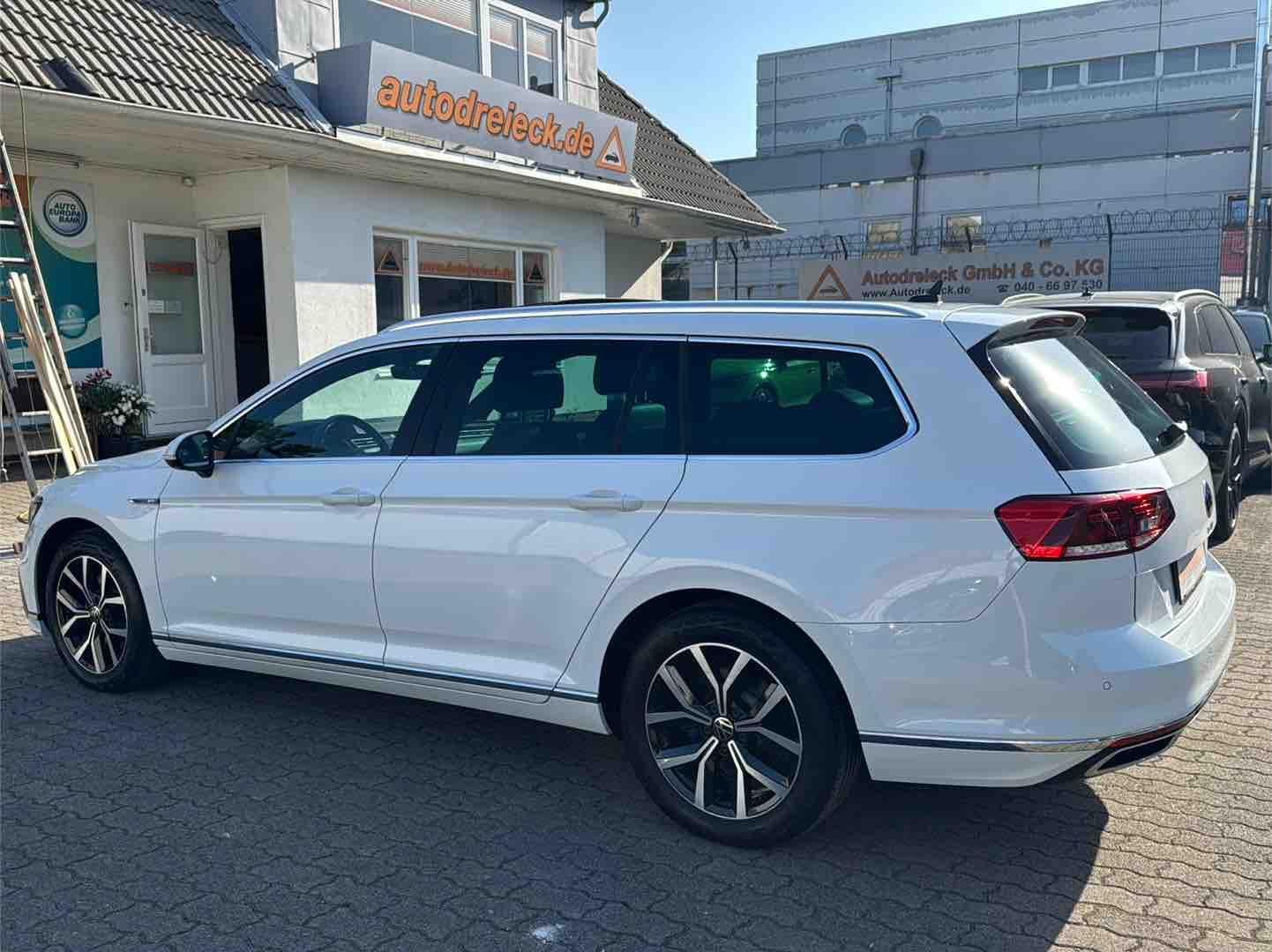 Volkswagen Passat Variant GTE - Samsaru's Car Outlet