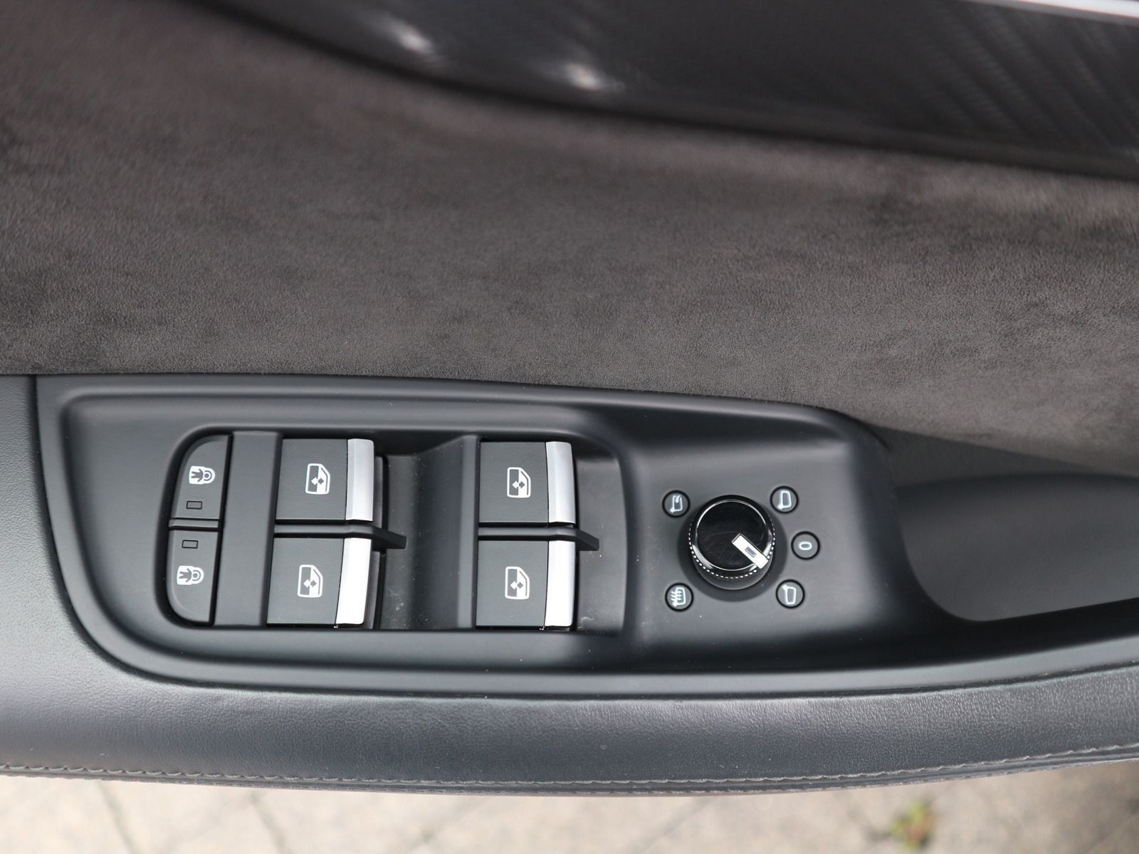 Audi RS Q8 quattro PANO+KERAMIK+AHK+HEADUP+ACC+MATRIX