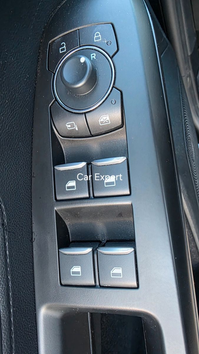 Ford Focus TurnierTitanium,1Hand,8xAlu,Scheckheft,LED