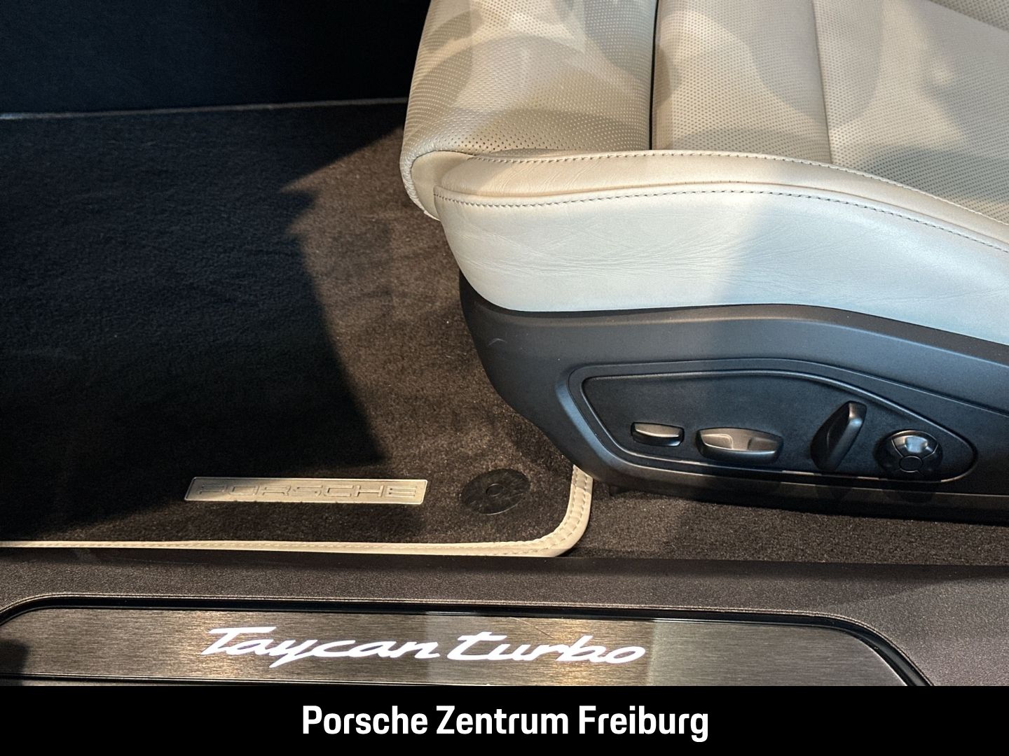 Porsche Taycan Turbo HA-Lenkung InnoDrive Head-Up BOSE