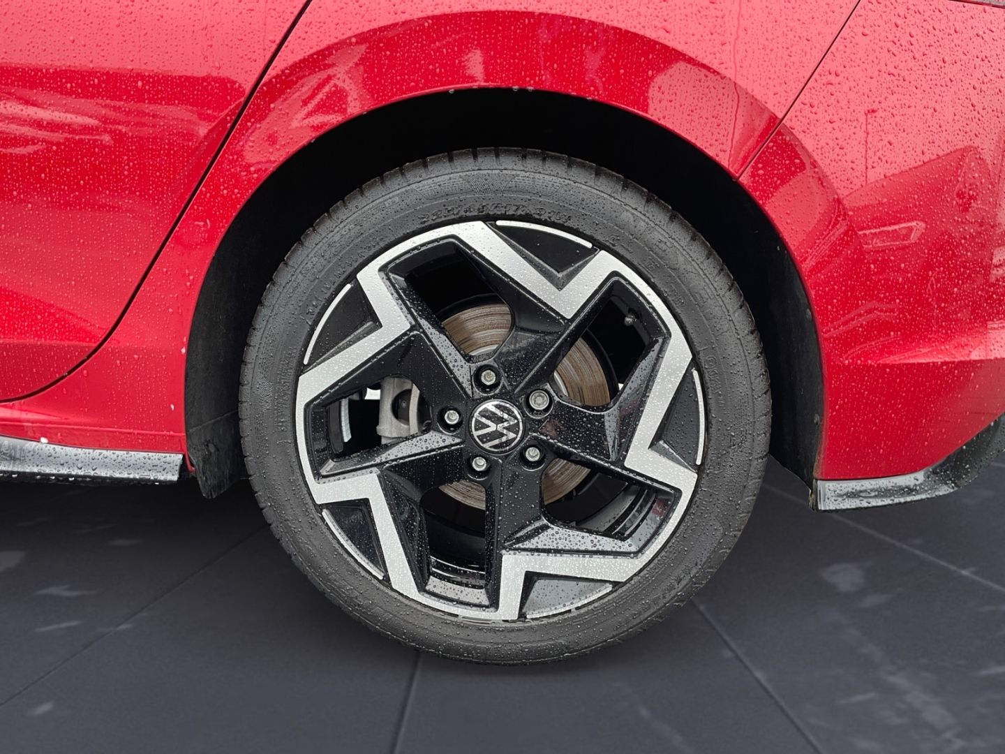 Volkswagen Golf 8 R-Line 1.5 TSI DSG LED/NAVI/KAMERA/APP/5J