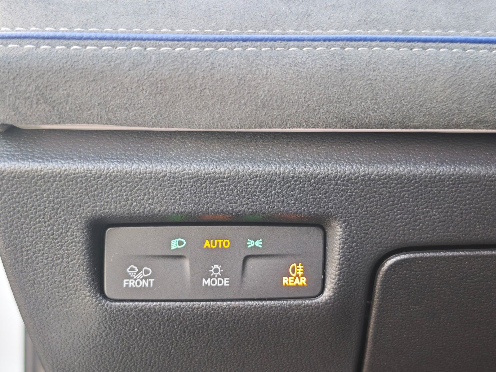 Volkswagen Passat Variant R-Line eHybrid Leder*AHK*Pano*Mat