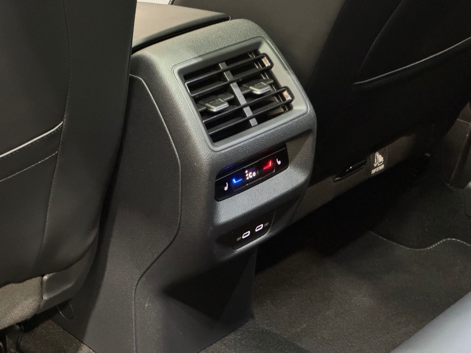 Volkswagen Tiguan R-Line 1.5 TSI eHybrid | MATRIX NAVI PANO