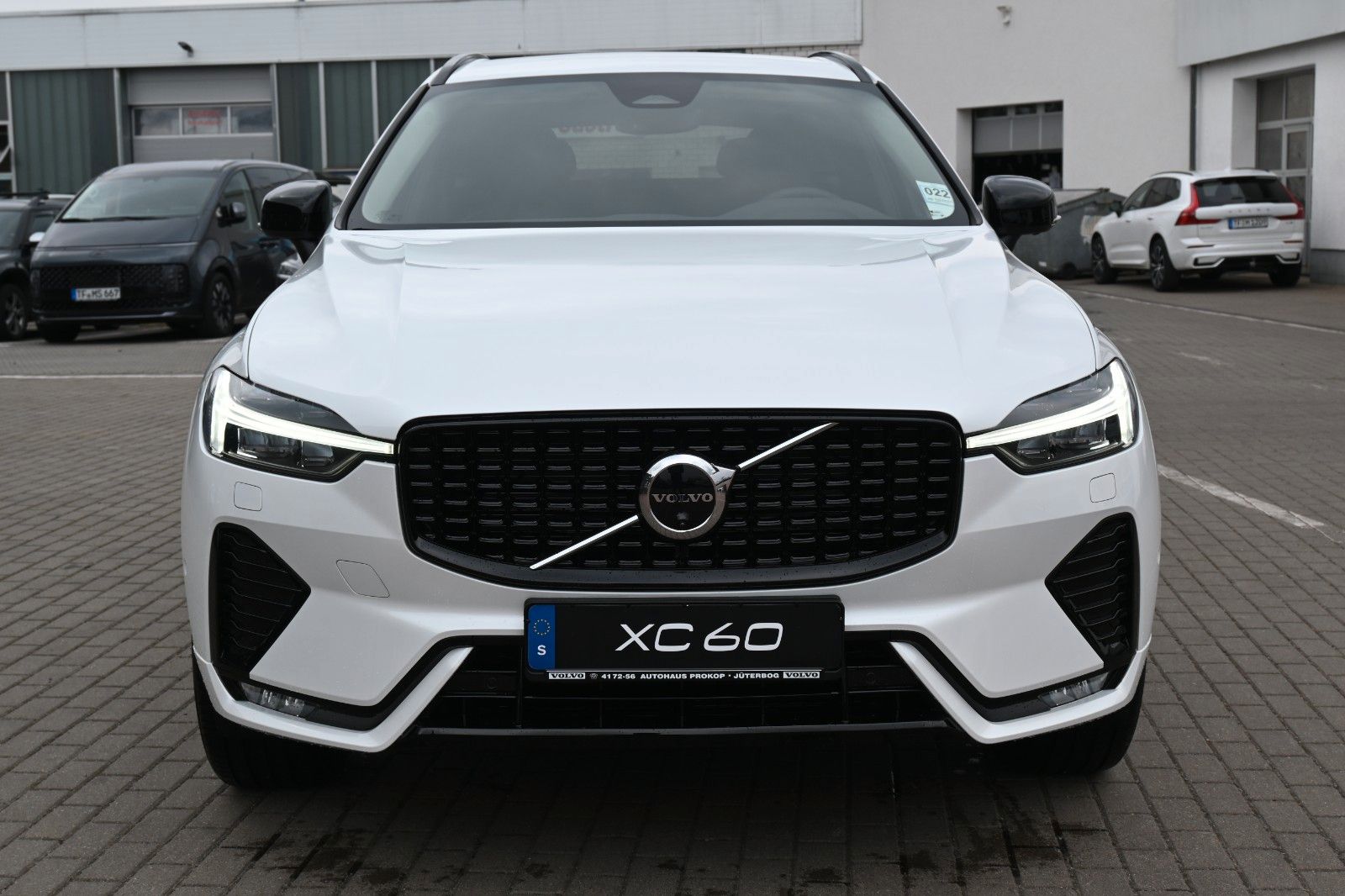 Volvo XC60 B4 D Autom. Plus Dark*STDHZG*360°*H&K*ACC