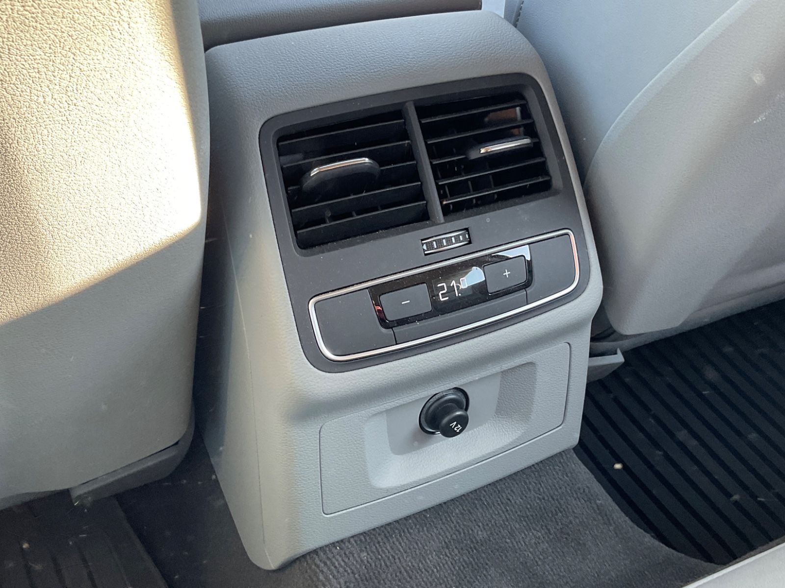 Audi A4 Av.40 TDI quattro S-Tr.Matrix - Samsaru's Car Outlet