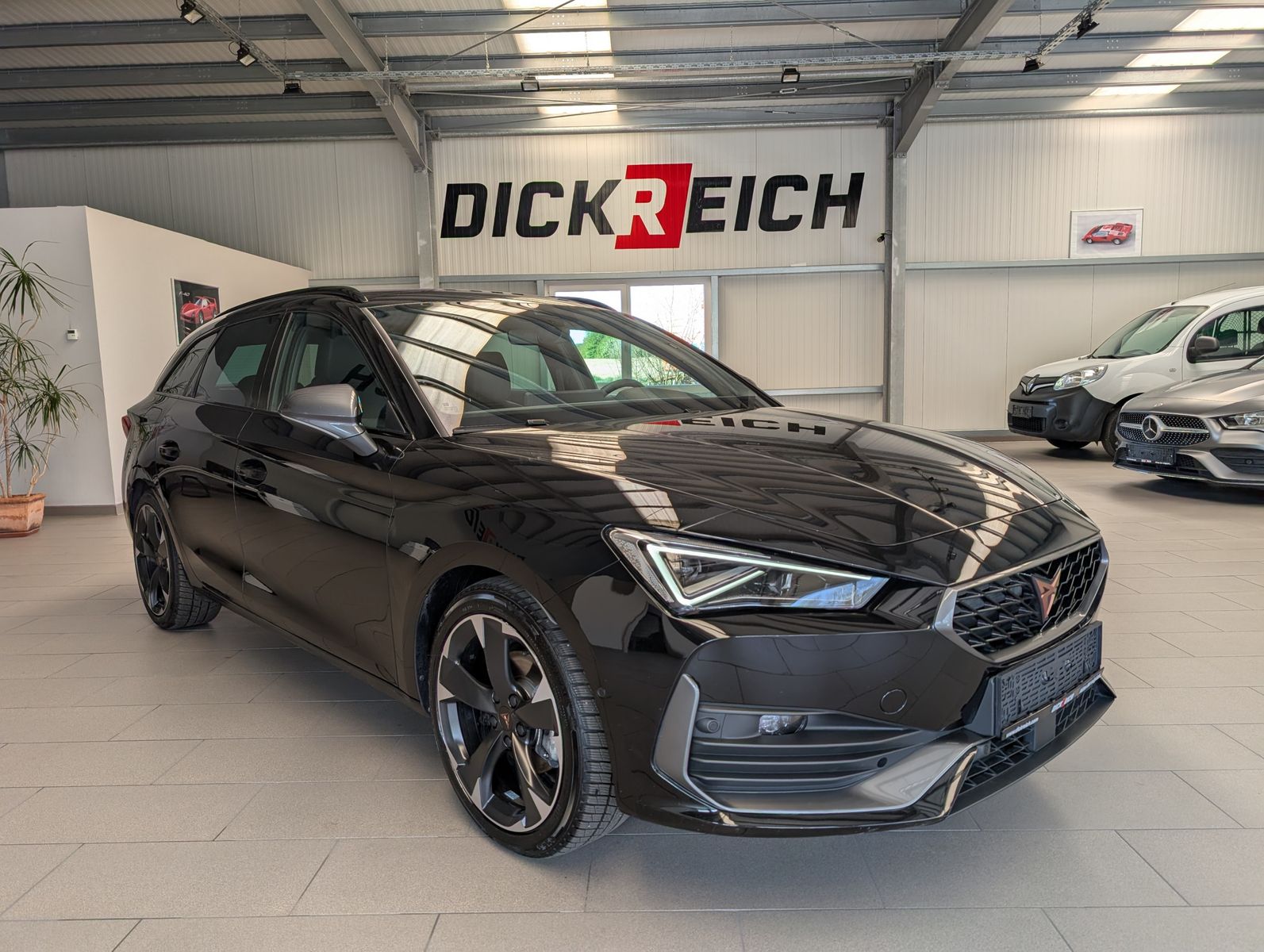 Cupra Leon 1.5eTSI DSG Matrix - Samsaru's Car Outlet
