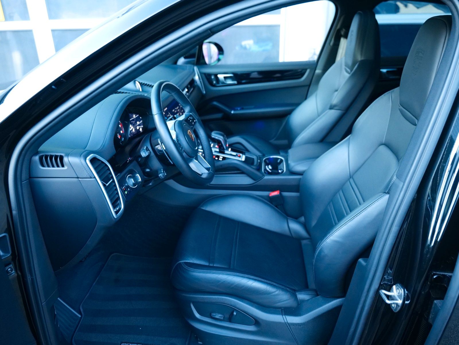 Porsche Cayenne Coupe E-Hybrid Platinum Edi SPORT DESIGN