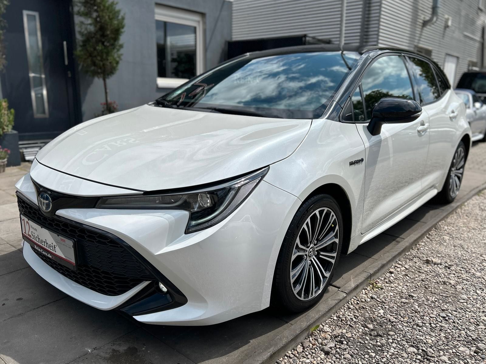 Toyota Corolla 1.8 Hybrid - Samsaru's Car Outlet