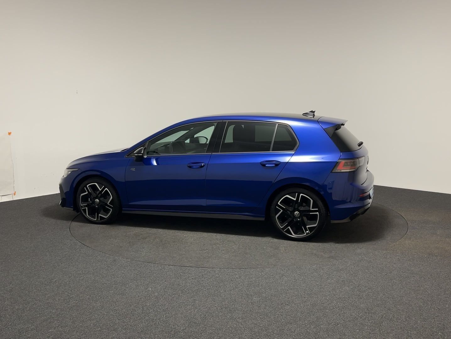 Volkswagen Golf VIII 1.5 eTSI DSG R-Line CarPlay Black ACC