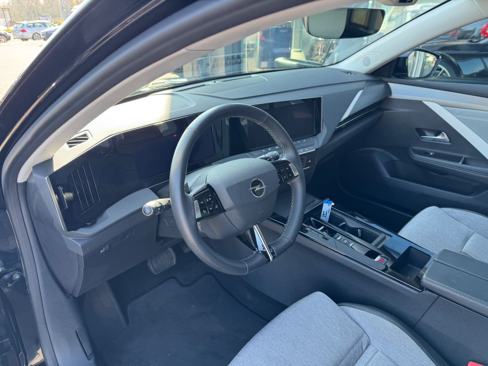Opel Astra L Lim. 1.2 AUTOMATIK Elegance - Samsaru's Car Outlet