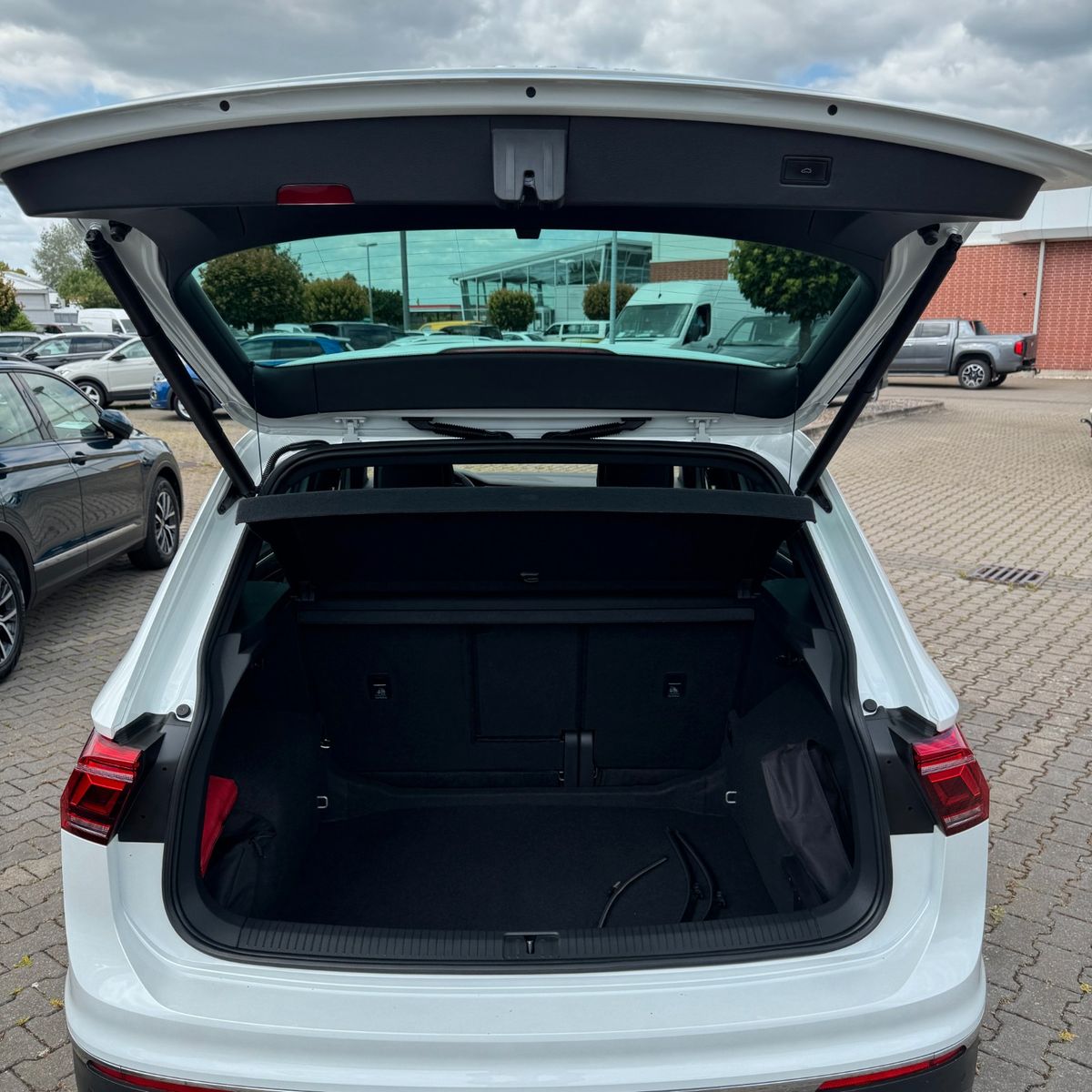 Volkswagen Tiguan 1.5 TSI - Samsaru's Car Outlet