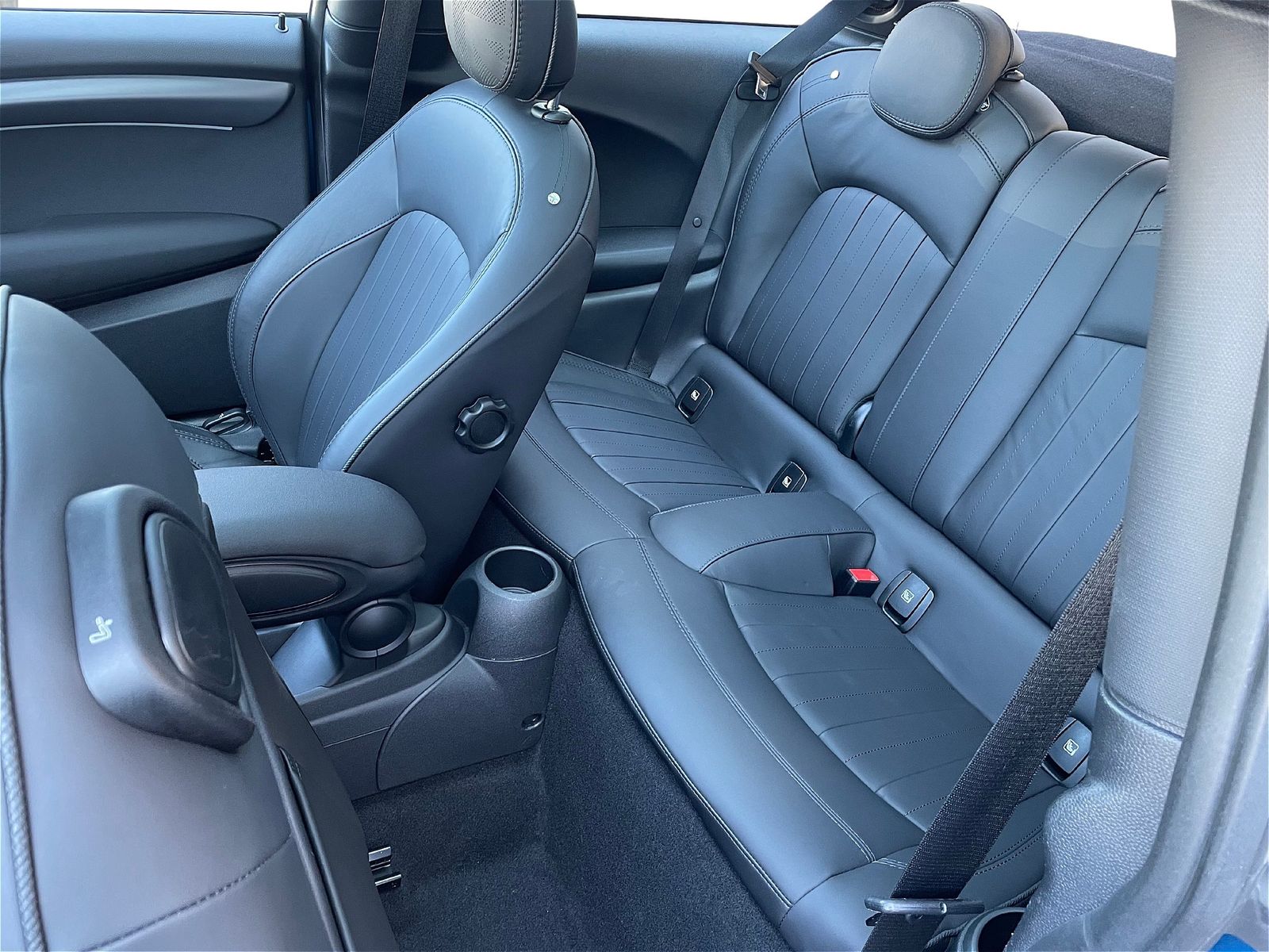 MINI Cooper SE - Samsaru's Car Outlet