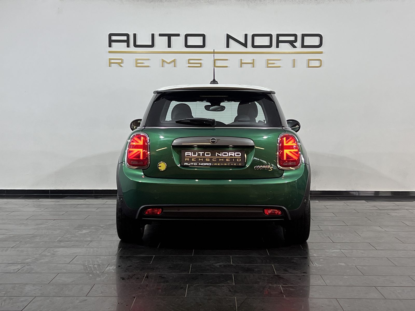 MINI Cooper SE Trim - Samsaru's Car Outlet