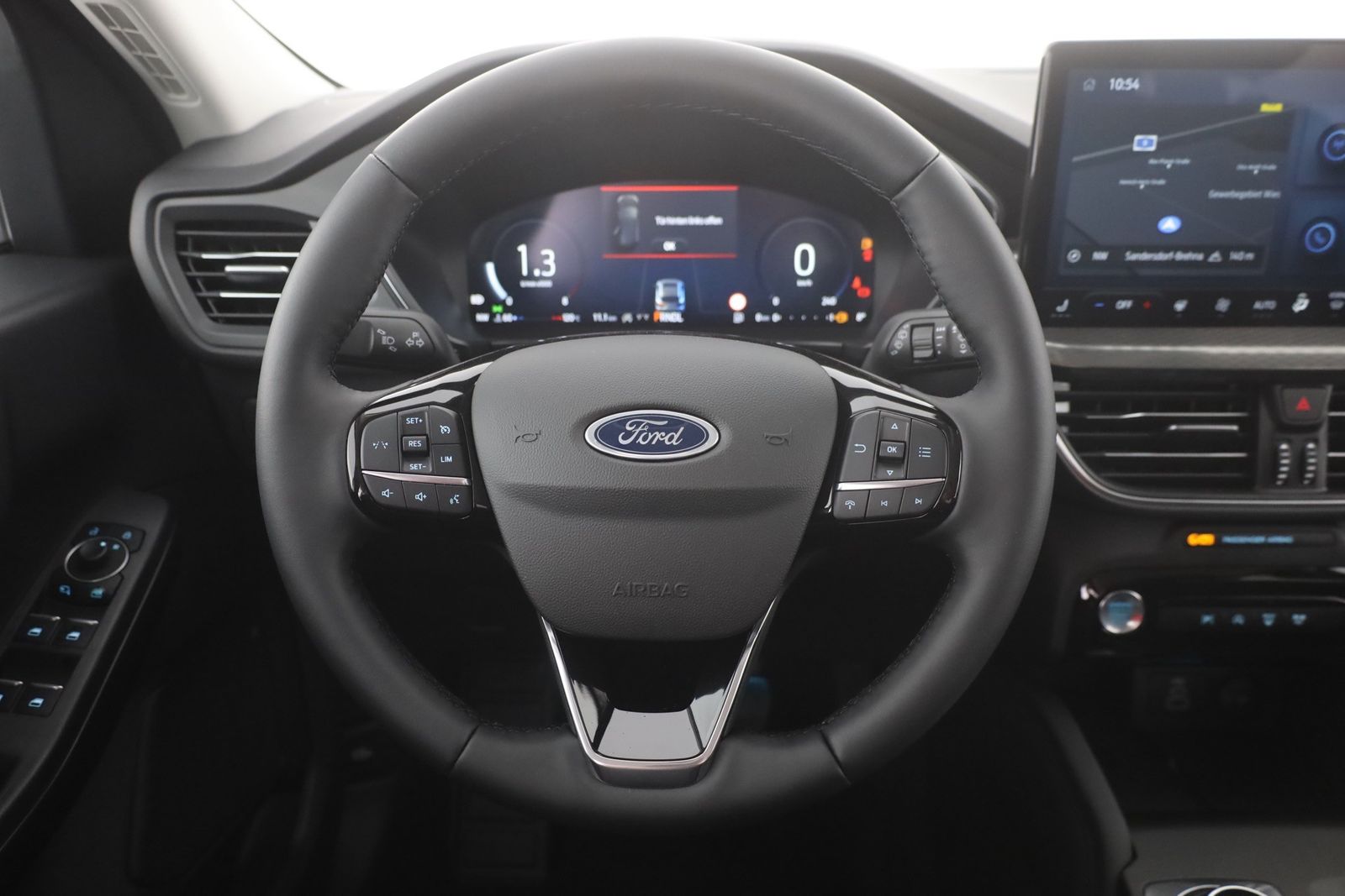 Ford Kuga 1.5 EB Titanium Aut. - Samsaru's Car Outlet