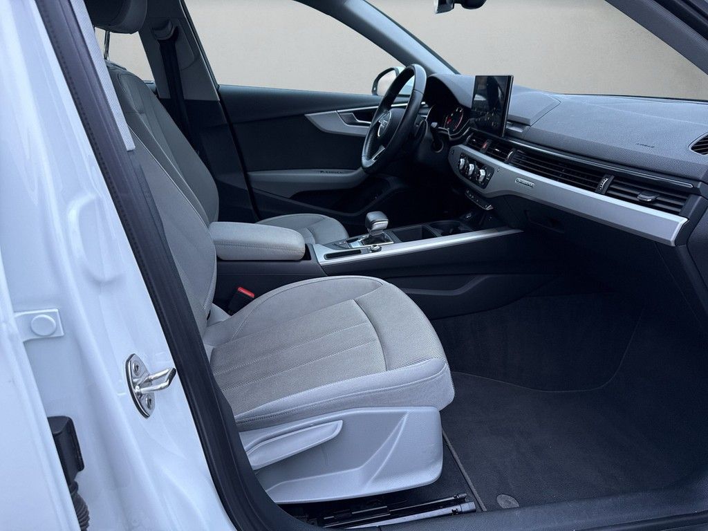 Audi A4 Lim. advanced 40 TDI quattro S tronic *Navi*