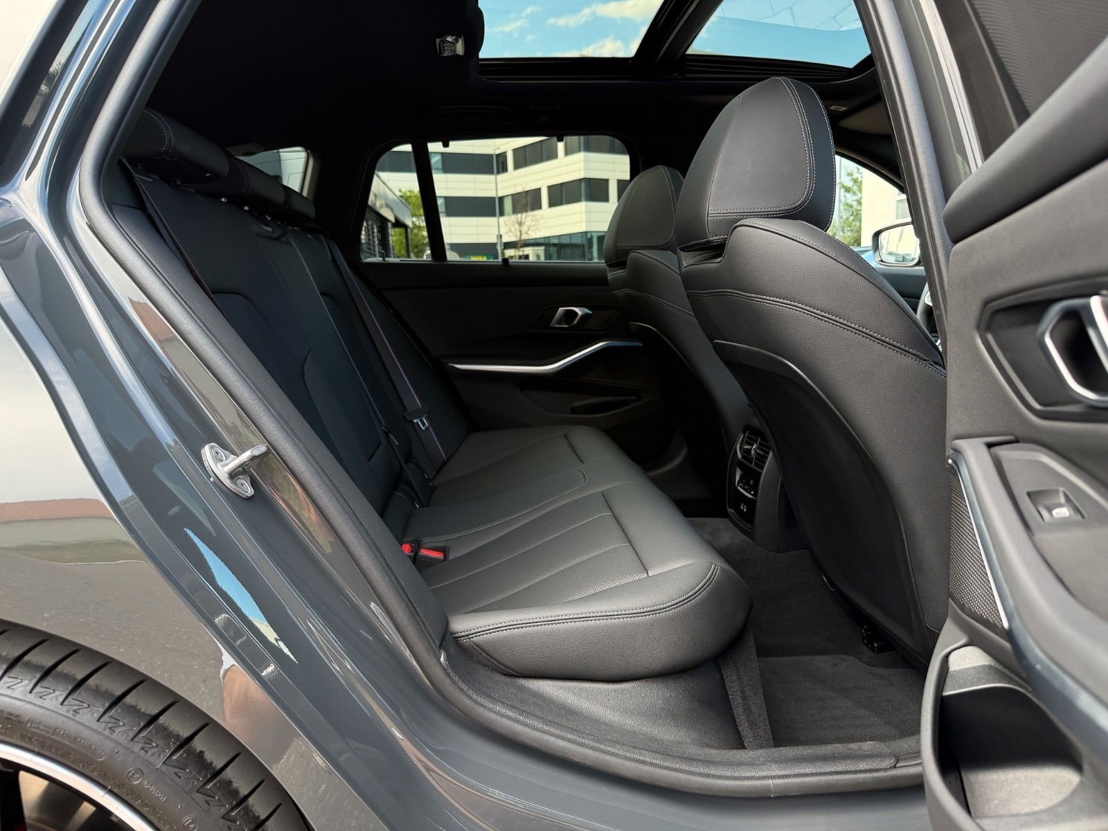 BMW 320d xD M Sport pro HuD Pano hifi StHzg memory