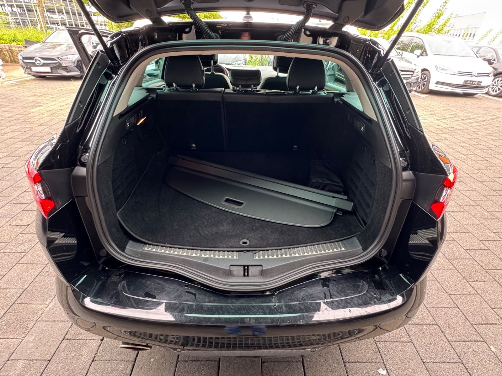 Renault Megane IV Grandtour BOSE-Edition - Samsaru's Car Outlet