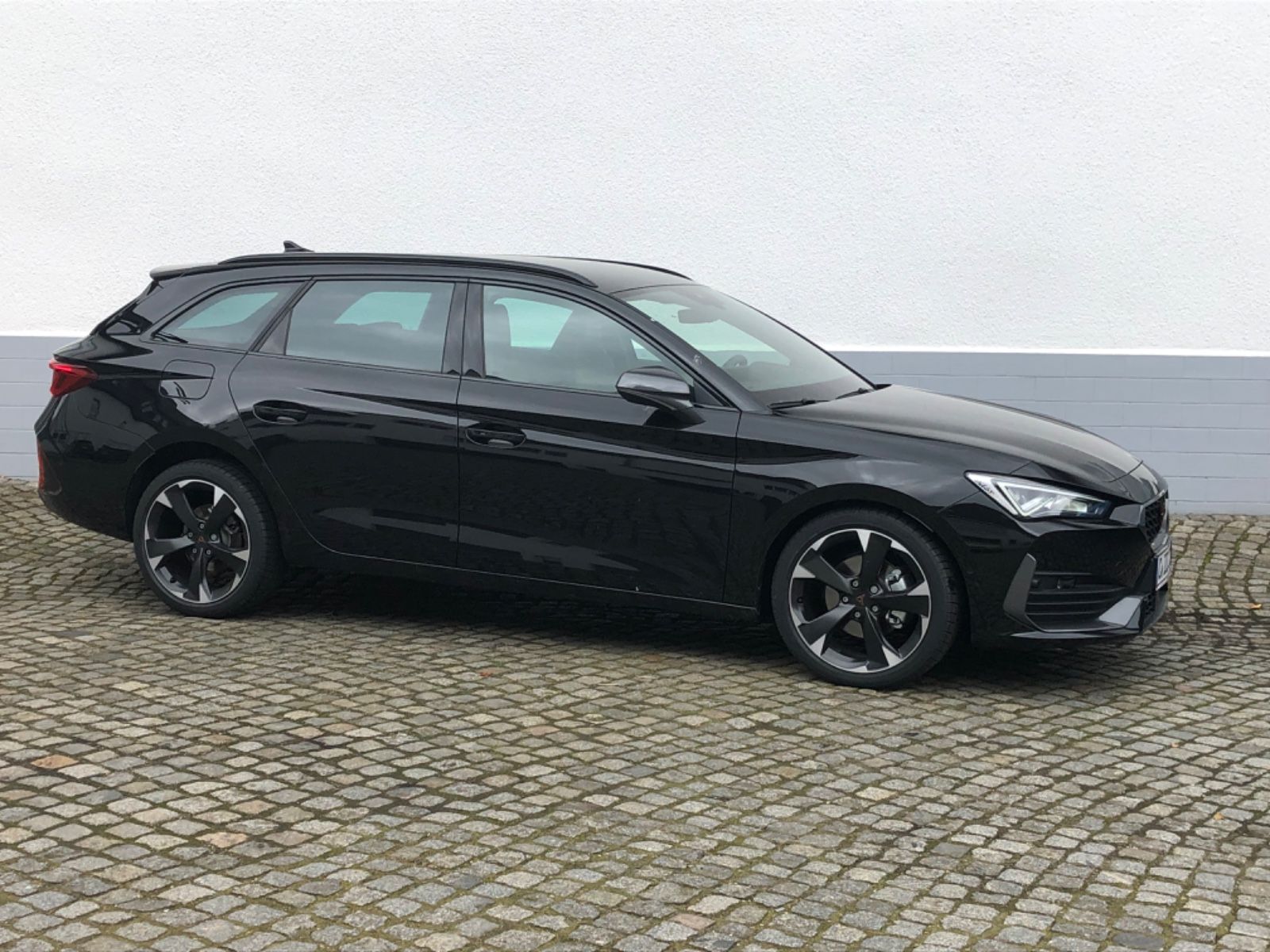 Cupra Leon Sportstourer 1.5 eTSI ACT DSG - Samsaru's Car Outlet