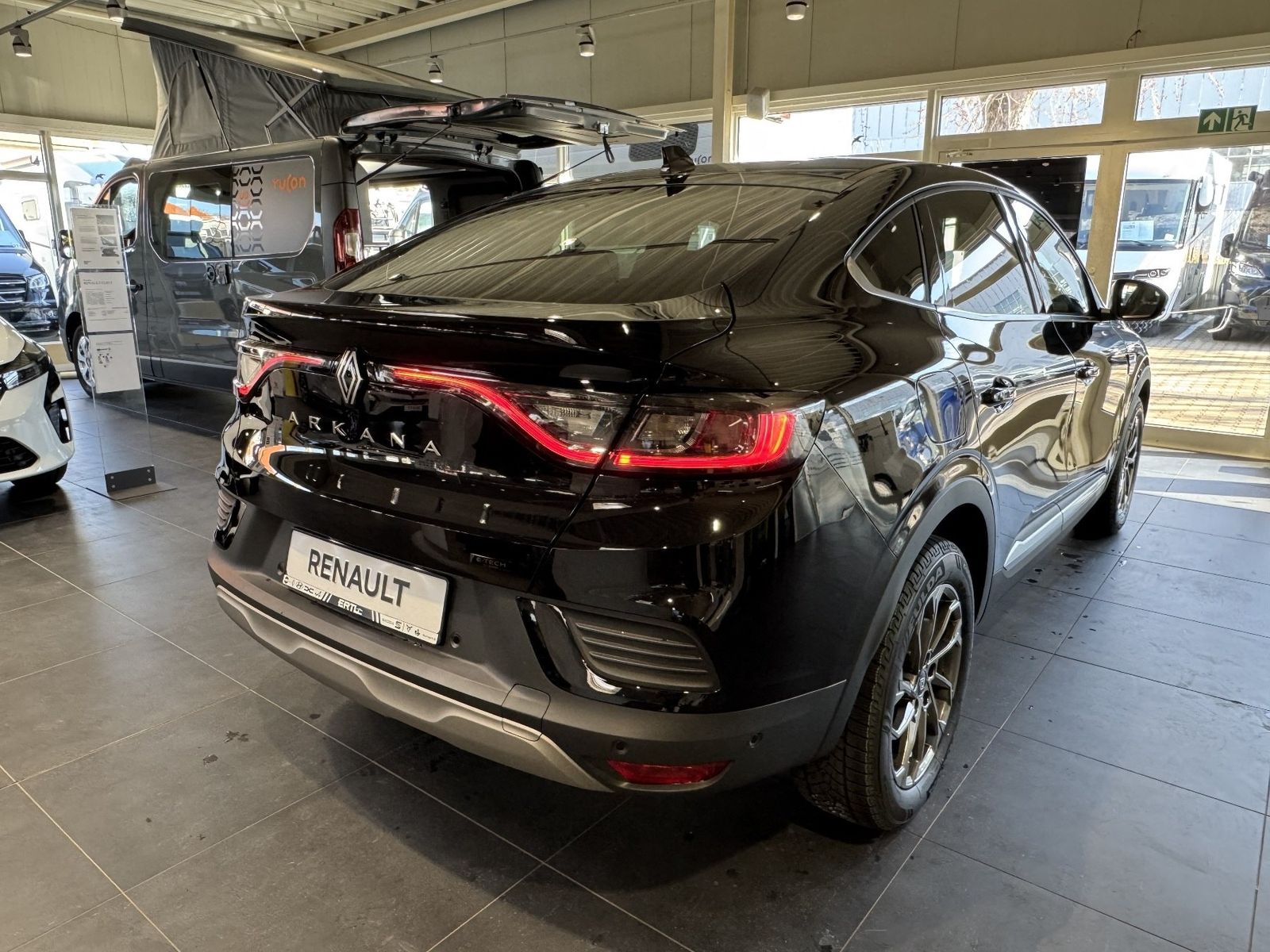 Renault Arkana TECHNO E-Tech Full Hybrid - Samsaru's Car Outlet