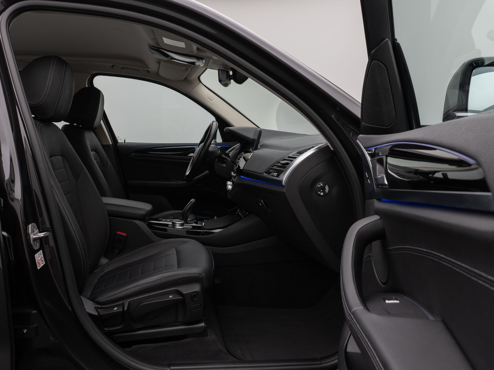 BMW X3 xD30d LuxuryLine - Samsaru's Car Outlet