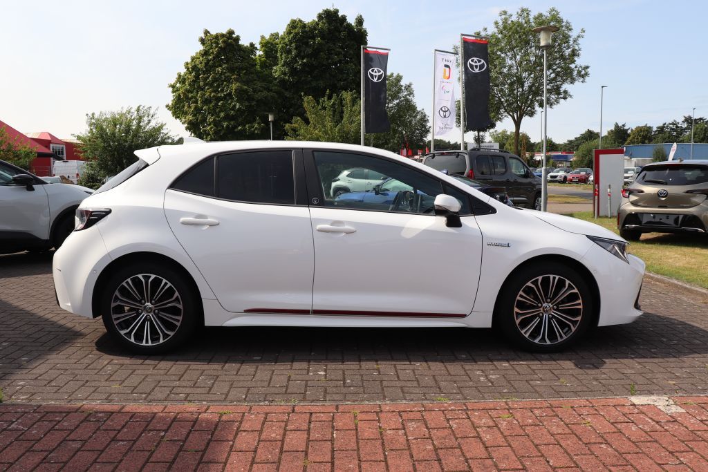 Toyota Corolla 1.8 Hybrid - Samsaru's Car Outlet