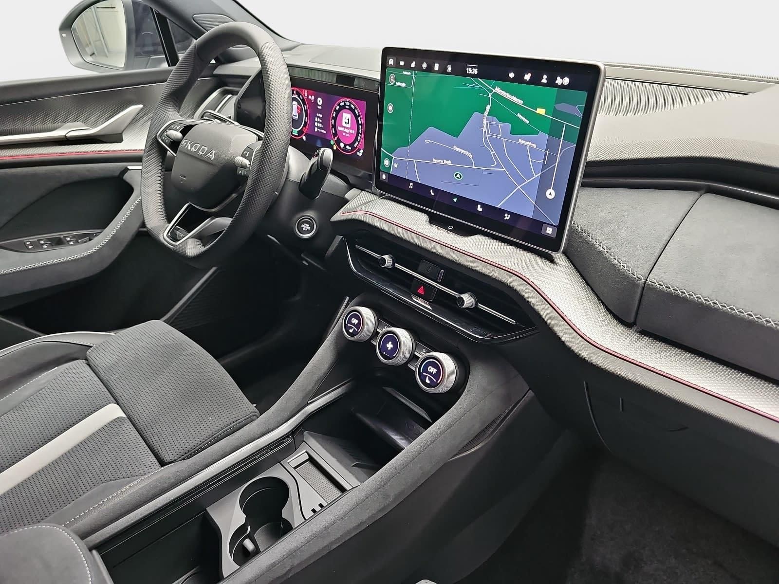 Skoda 1.5 TSI DSG IV PHEV SPORTLINE AHK PANO LM