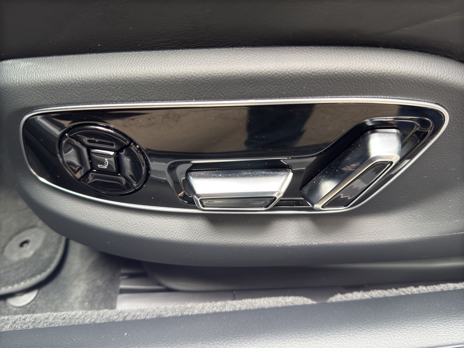 Audi A8 60 TFSIe Q - Samsaru's Car Outlet