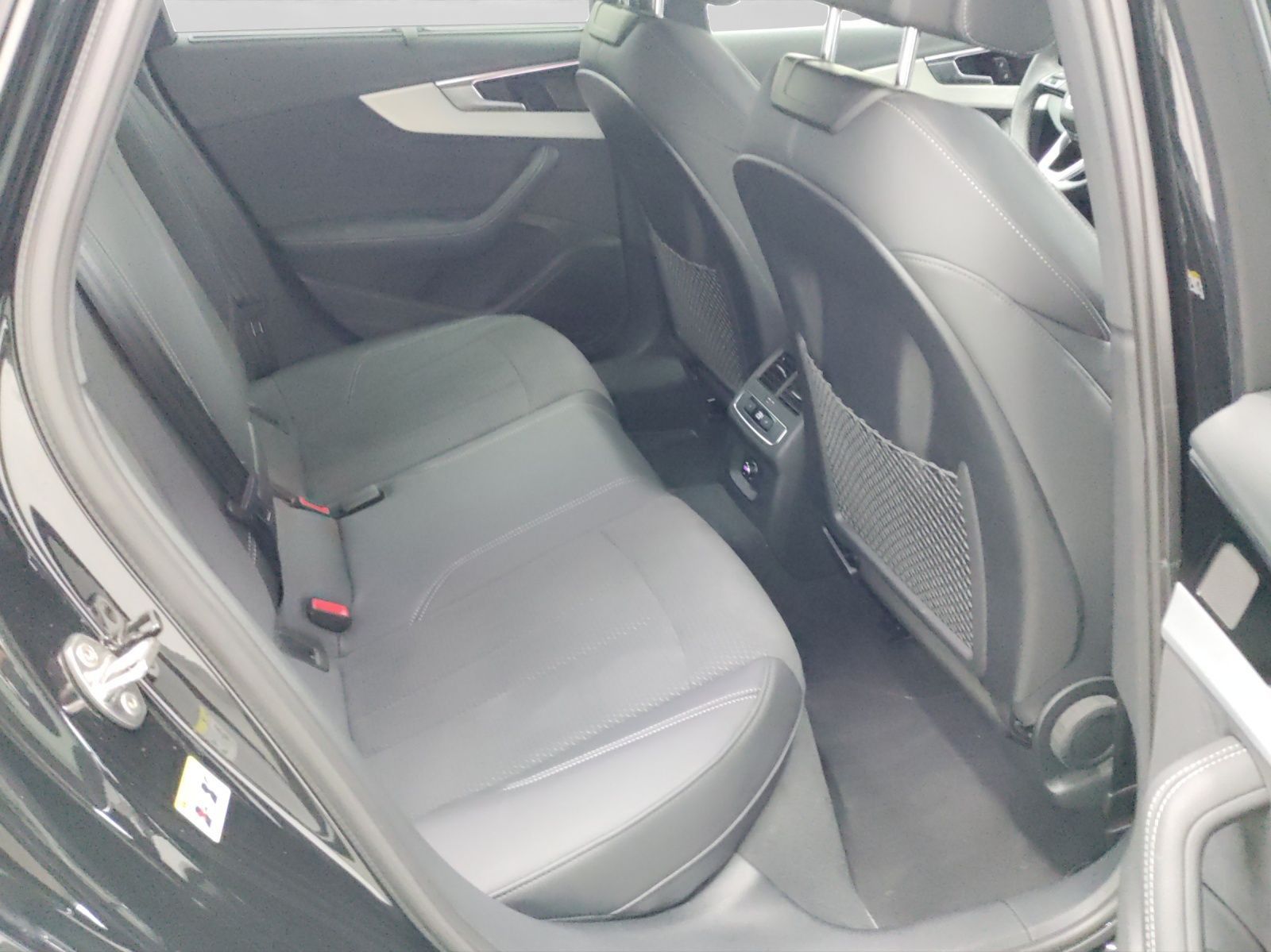 Audi A4 Avant 40 TFSI Q S LINE MATRIX KAMERA AHK LM19