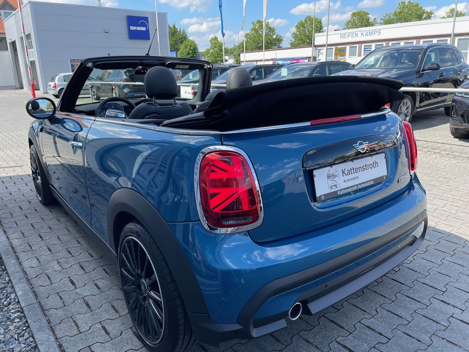 MINI Cooper - Samsaru's Car Outlet
