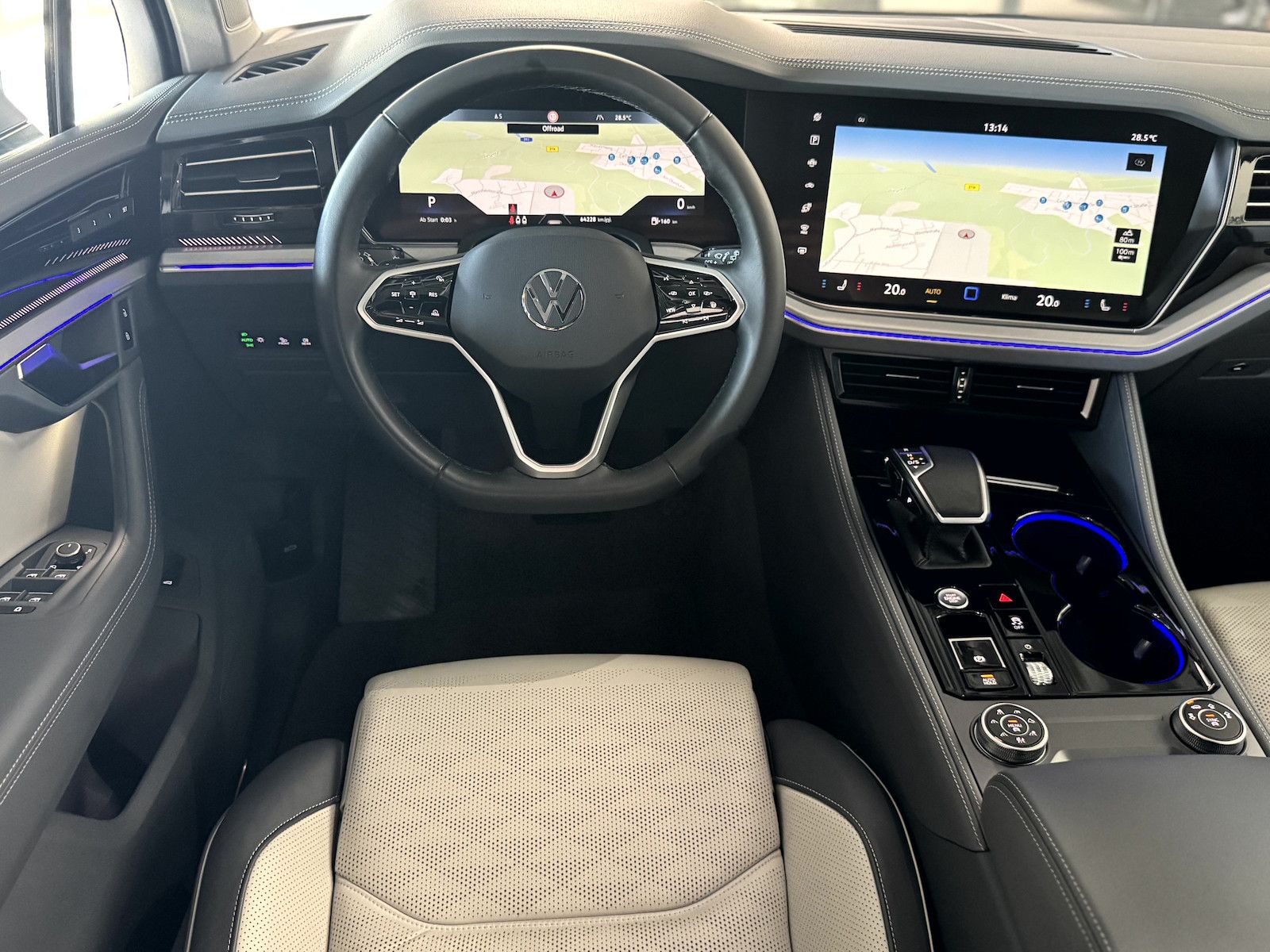 Volkswagen Touareg 3.0 TDI Elegance 4Motion - Samsaru's Car Outlet