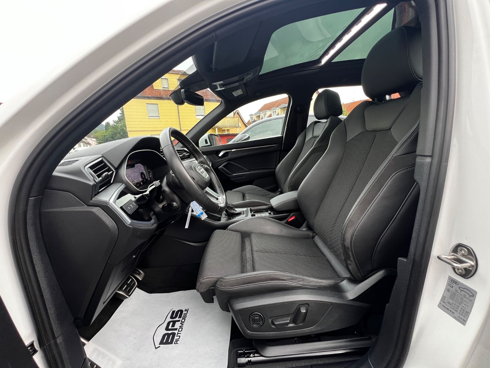 Audi Q3 45 TFSI quattro S line - Samsaru's Car Outlet