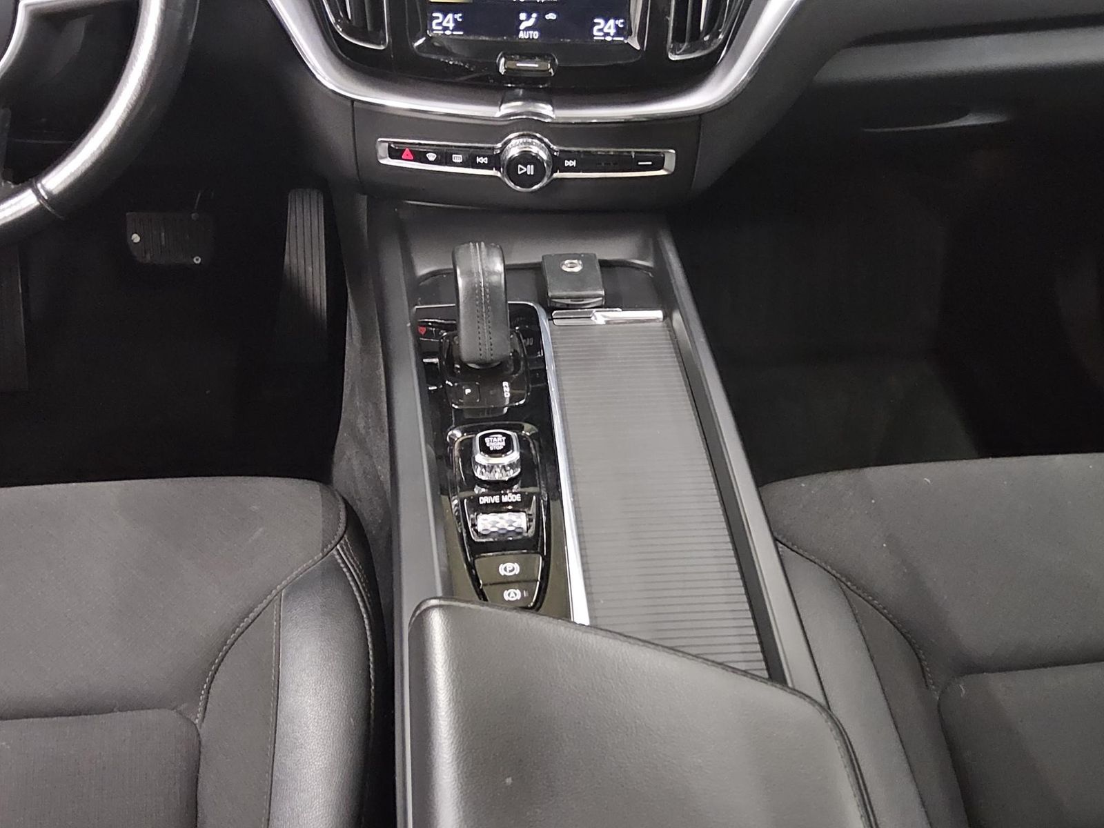 Volvo XC60 B4 D AWD Momentum Pro Navi LED T-Leder AHK