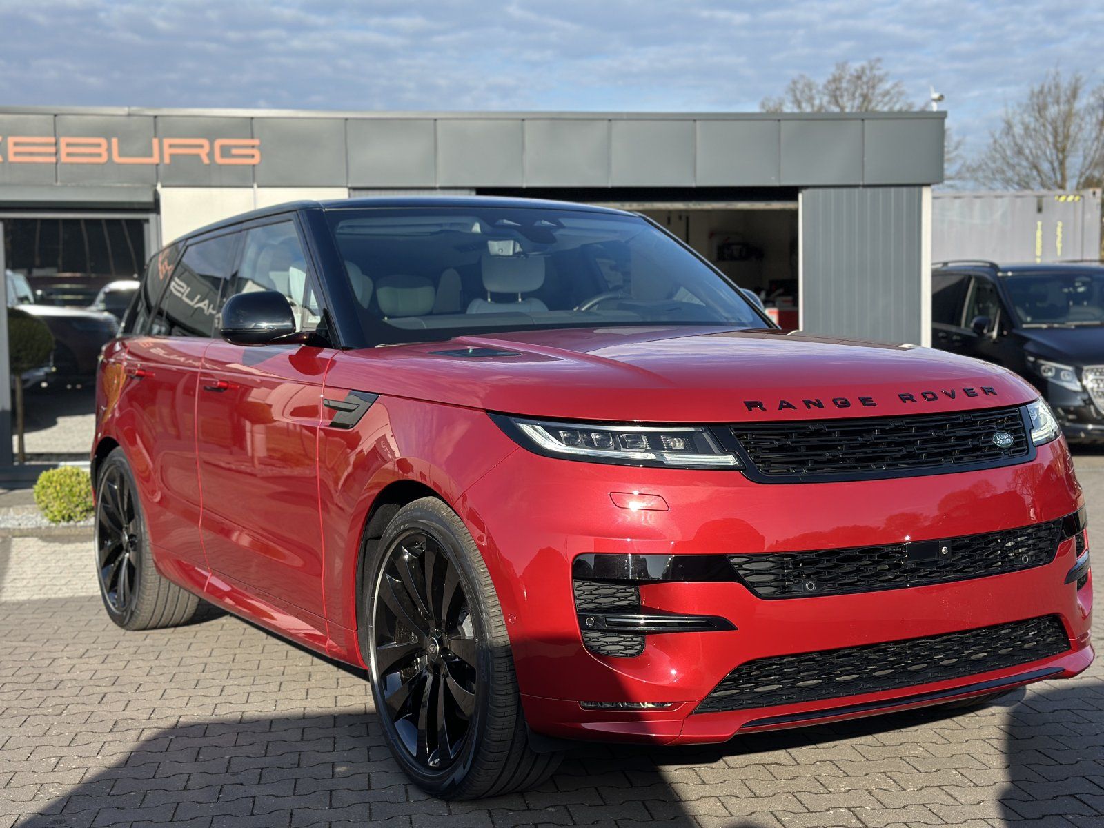 Range Rover Sport P530 4.4 V8 First Edition - Samsaru's Car Outlet