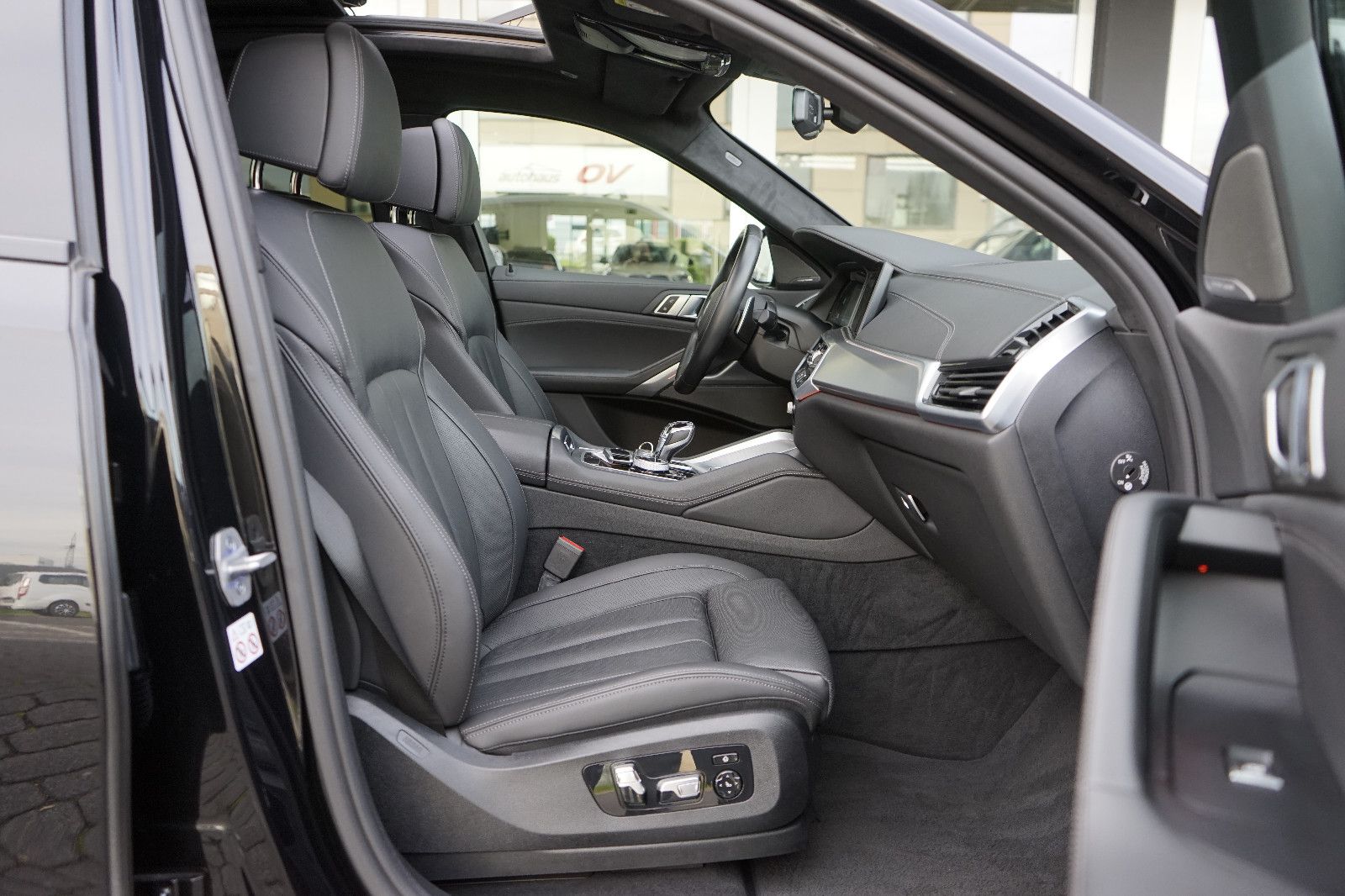 BMW X6 40xd M Sport*3xTV*Carbon*Massage*ACC*PanoSKY*