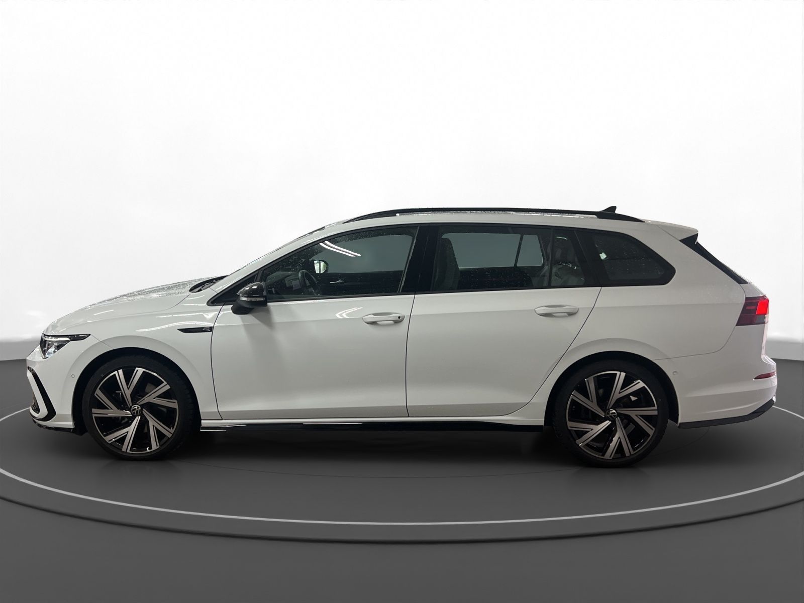 Volkswagen Golf VIII Variant 2.0 TSI 4M R-Line AHK Pano LM