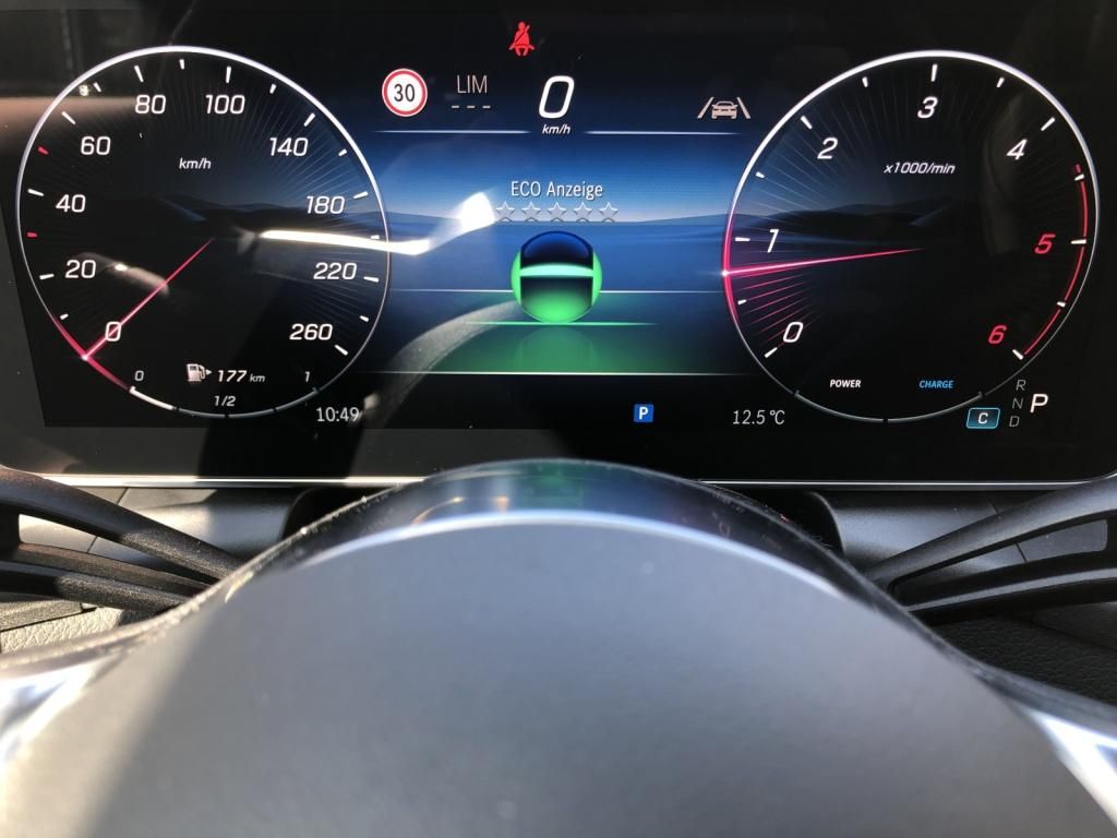 Mercedes-Benz GLC 220 d 4MATIC +MBUX+Pano+AHK+SpurW+W-Paket+LM