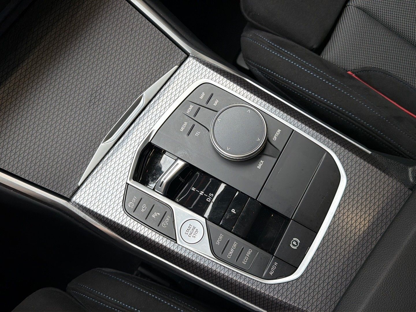 BMW 318i Touring M Sport HUD AHK PANO 360° KZU QI