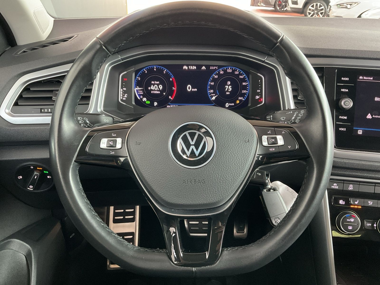 Volkswagen T-Roc 1.5 TSI DSG Active - Samsaru's Car Outlet