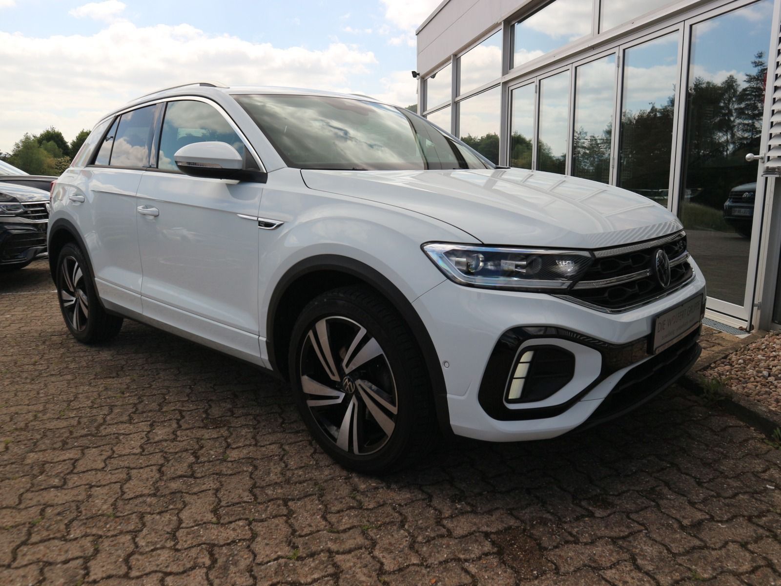 Volkswagen T-Roc R-Line 1.5 TSI DSG - Samsaru's Car Outlet