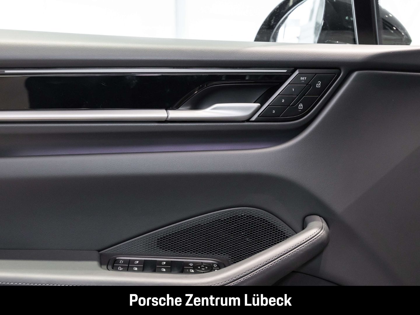 Porsche Macan - Samsaru's Car Outlet