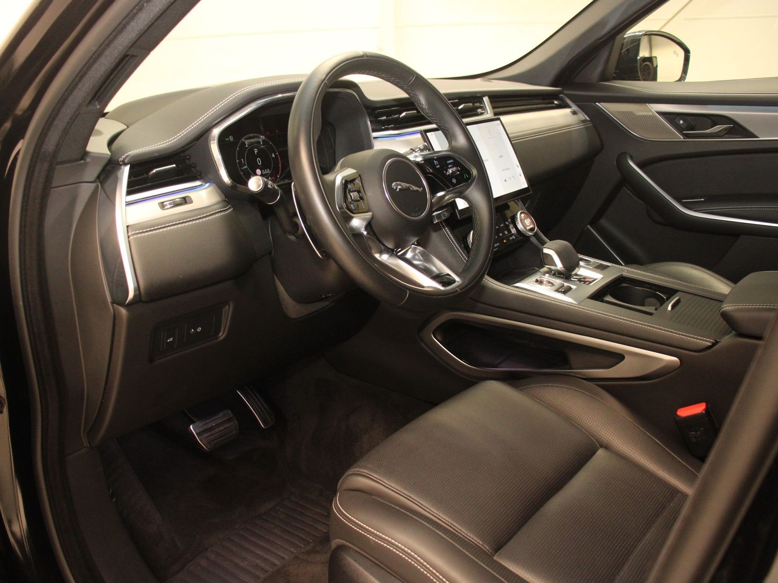 Jaguar F-Pace D300 AWD R-Dynamic SE inkl. Winterkomplet